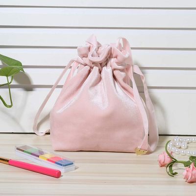 Saco para meninas das mulheres, material da composição de veludo com o cordão para o organizador cosmético do curso da bolsa